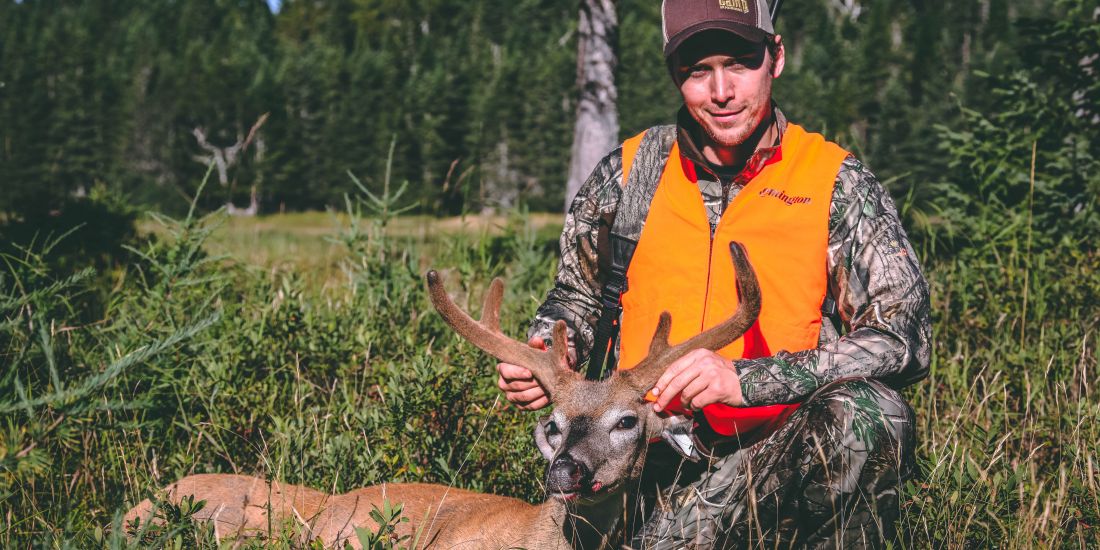 Chasseur/Hunter - Pourvoirie Lac Geneviève d’Anticosti